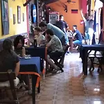 campo base youth hostel