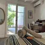 Hermosa habitación con parque y piscina