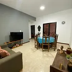 Excelente Y Amplio Dpto 3 Dormitorios C Cochera Privada