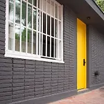 La Puerta Amarilla