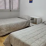 Departamento Comodo De Dos Dormitorios A 3 Km Del Centro