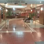 A Metros De La Plaza Independencia