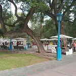 A Metros De La Plaza Independencia