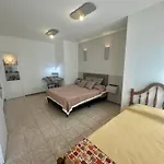 Casa Independiente En Corazon De Manzana