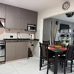 Casa Amplia Zona Semicentrica Con Cochera