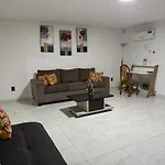 Casa Amplia Zona Semicentrica Con Cochera