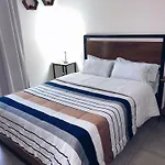 Departamento 2 ambientes en 5ta Sección Mendoza Capital! a 4 cuadras de la Arístides Villanueva y del Parque General San Martín!! con todo lo básico para vivir