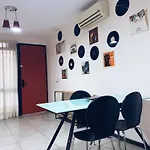 Departamento 2 ambientes en 5ta Sección Mendoza Capital! a 4 cuadras de la Arístides Villanueva y del Parque General San Martín!! con todo lo básico para vivir