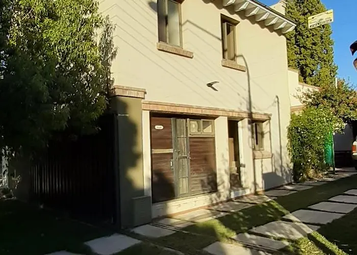 Duplex frente al Club de campo Mendoza