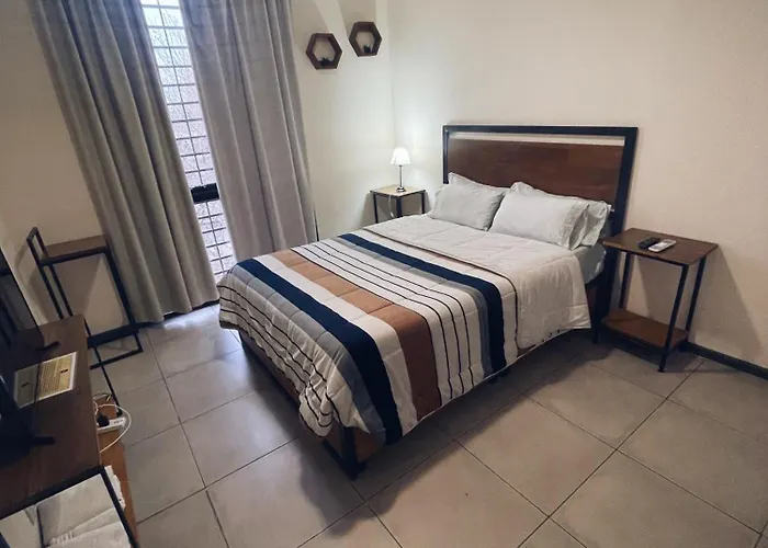 Departamento 2 ambientes en 5ta Sección Mendoza Capital! a 4 cuadras de la Arístides Villanueva y del Parque General San Martín!! con todo lo básico para vivir