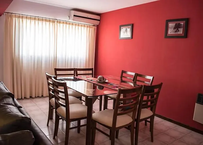 Amplio Departamento -Excelente Ubicacion- Con Cochera