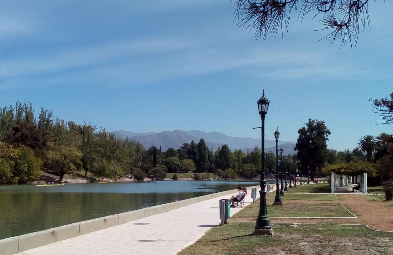Departamento Amplio En La Mejor Zona De Mendoza. * Mendoza