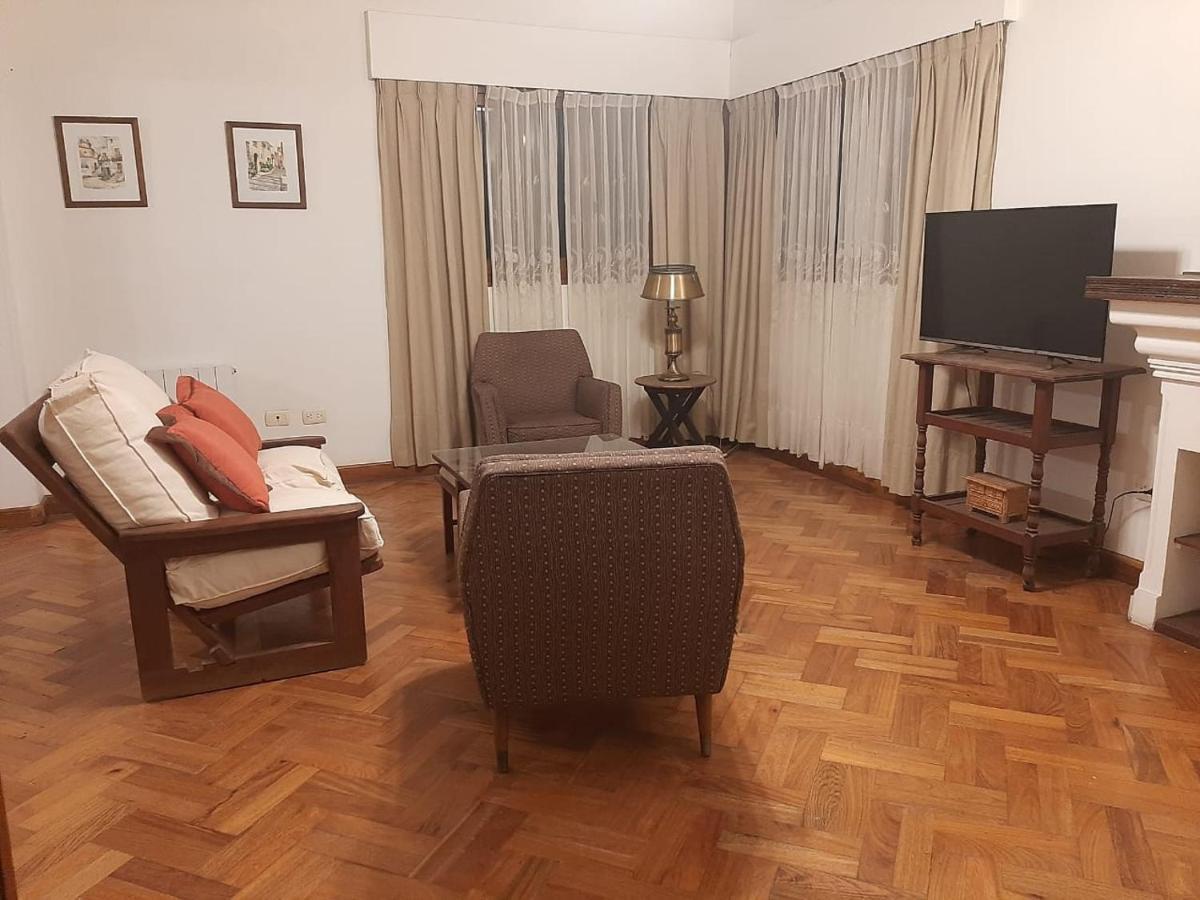 Casa Frente Al Parque San Martín Zona Residencial Сasa de vacaciones Mendoza