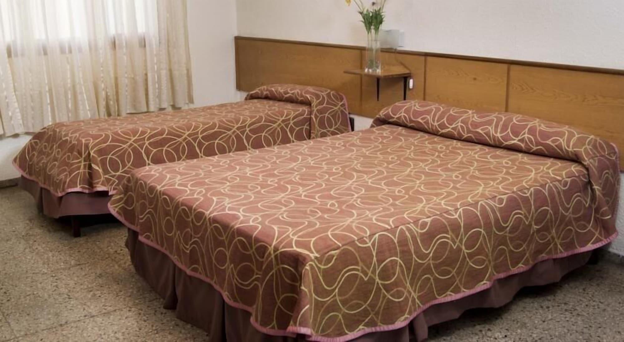 America Hotel 2*