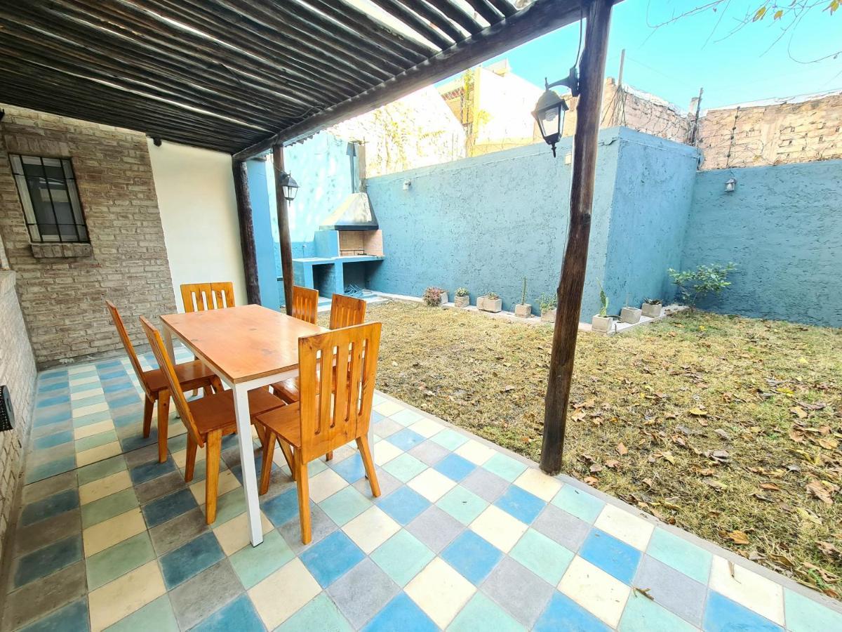 Modern House With Garden Close To Arístides Сasa de vacaciones