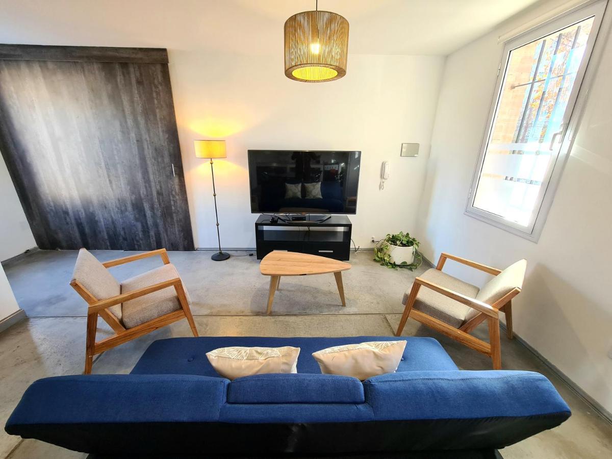 Modern House With Garden Close To Arístides