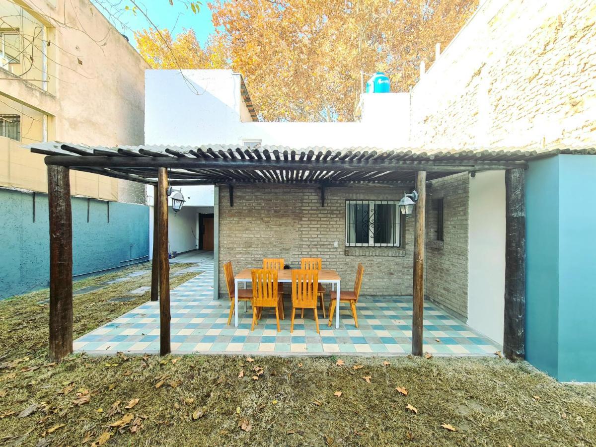 Сasa de vacaciones Modern House With Garden Close To Arístides