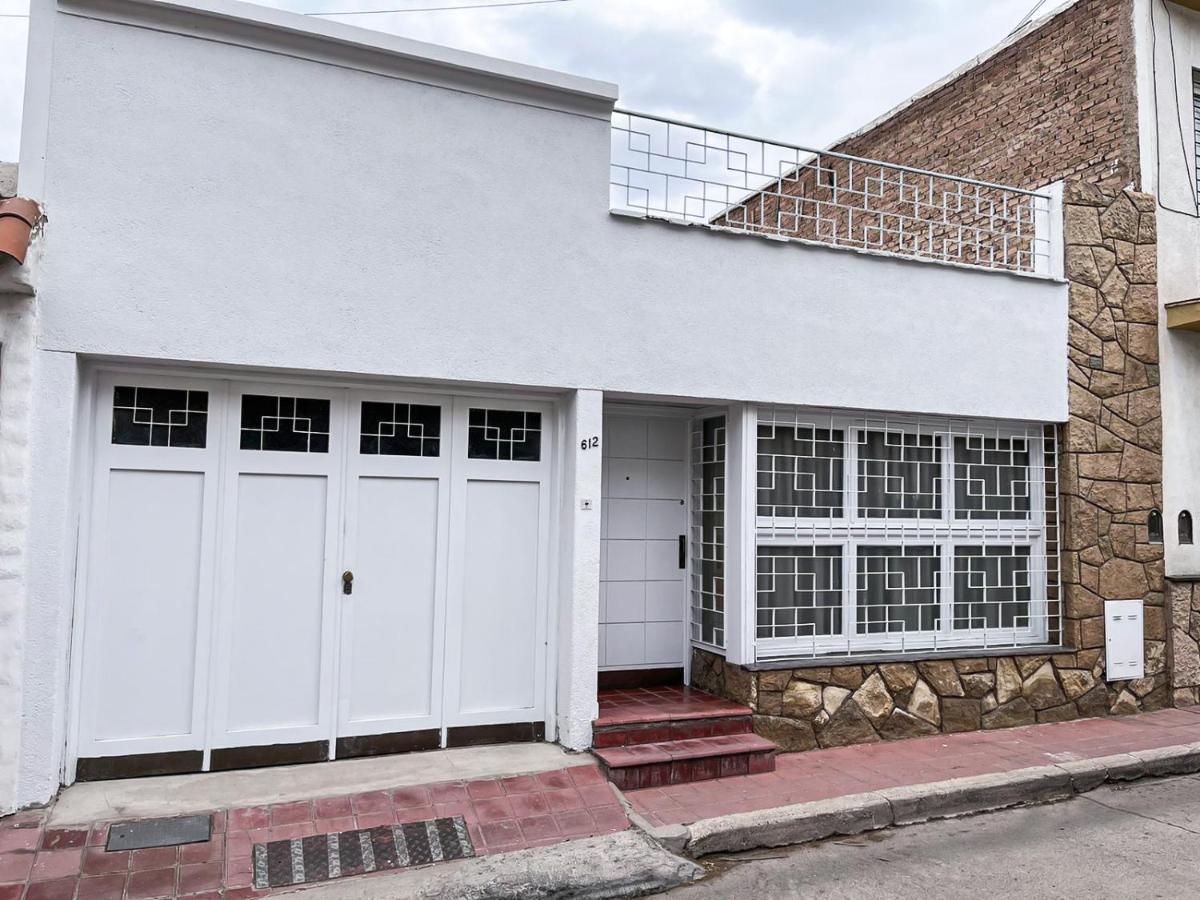 Hermosa Casa Estilo Nordico En Tranquilo Barrio Centrico Holiday home Mendoza