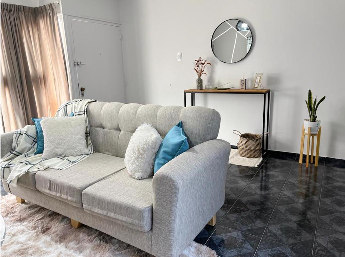 Hermosa Casa Estilo Nordico En Tranquilo Barrio Centrico Mendoza