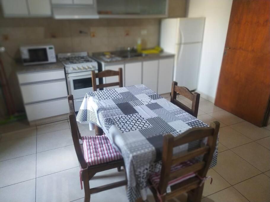 Departamento Amplio En Complejo Privado/residencia