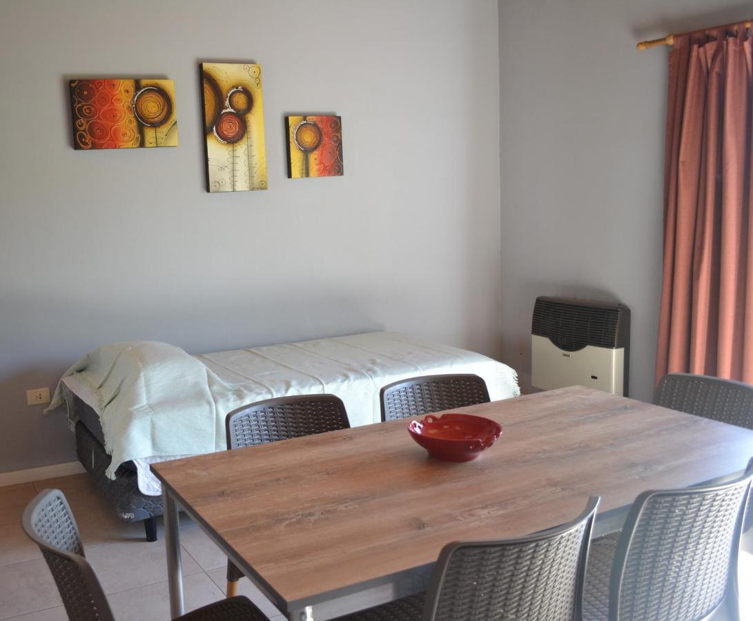 Departamento Completo, Cochera, Parrilla. Zona Parque Apartment *
