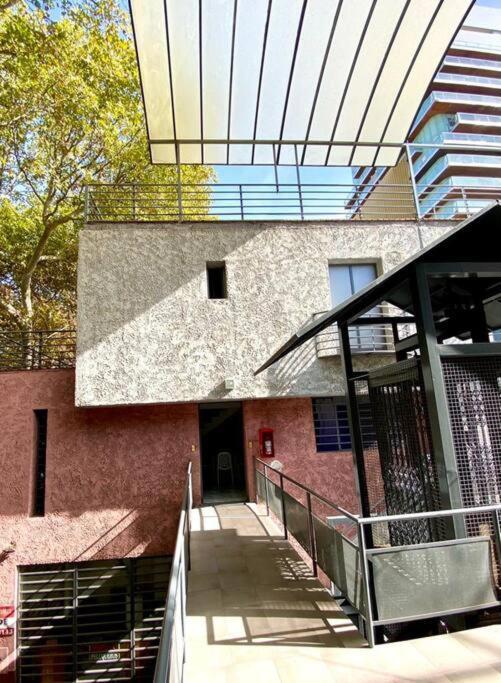 Apartamento Duplex Con Terraza Y Cochera Para Auto, No Camioneta! Mendoza