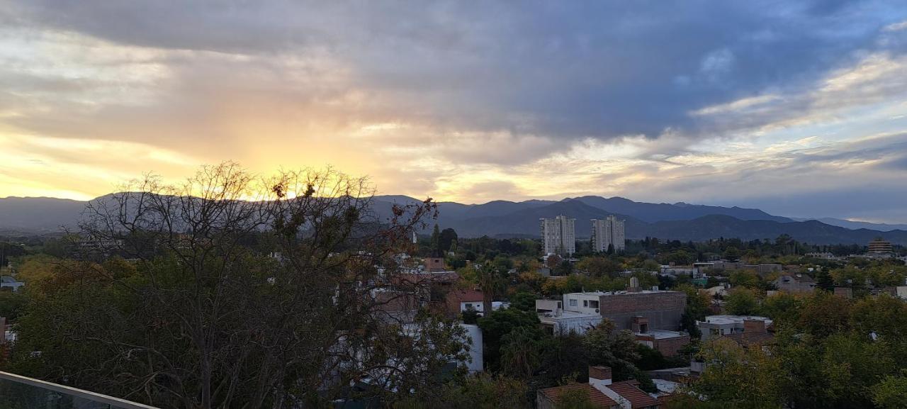 La Mejor Vista A Montanas Y La Ciudad *