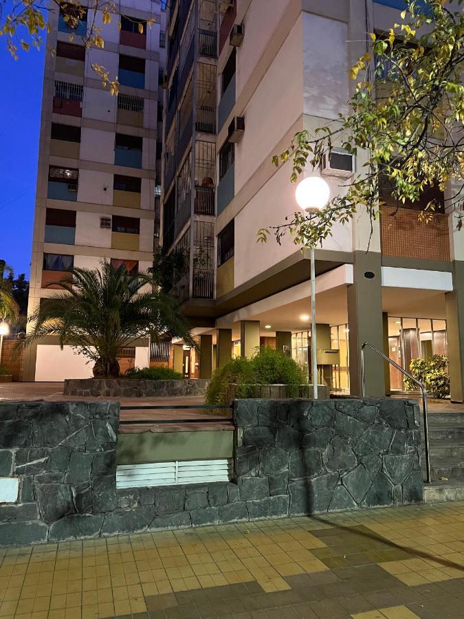 Departamento En Pleno Centro Con Cochera * Mendoza