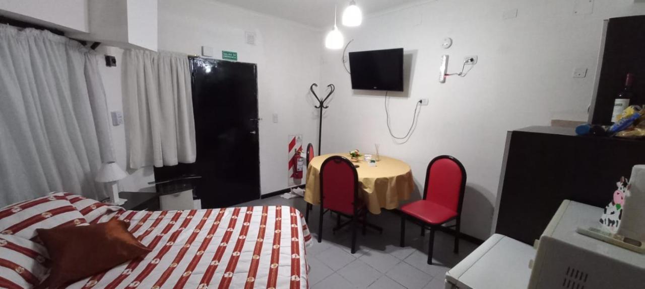 Willy - En Zona Residencial Con Estacionamiento Mendoza