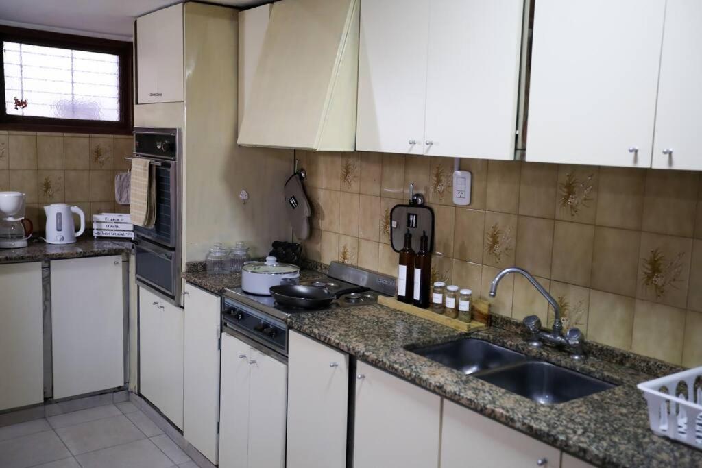 Apartamento Encanto Mendocino: Espaciosa Casa En Juan B Justo *