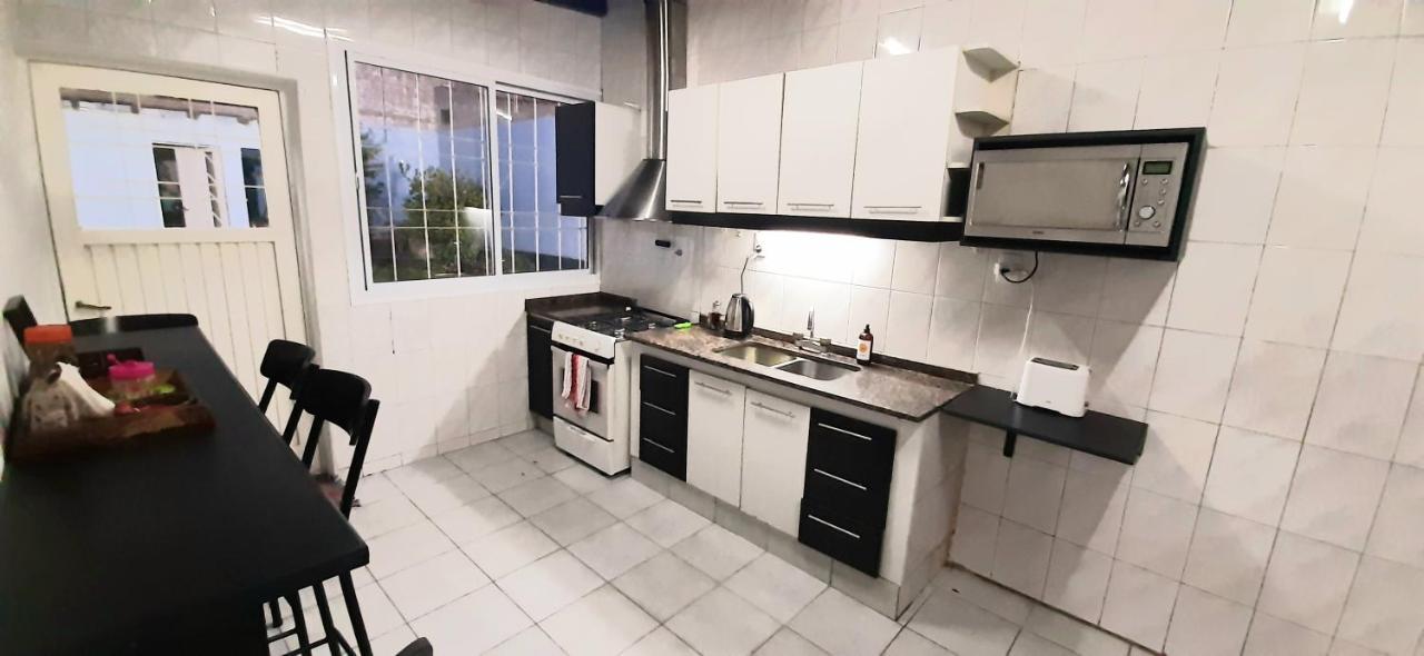 Casa Ideal Turistas En Mendoza, Ubicacion Perfecta, Patio Con Parrilla Y Parking Privado Gratis A 100 Mts Сasa de vacaciones Mendoza