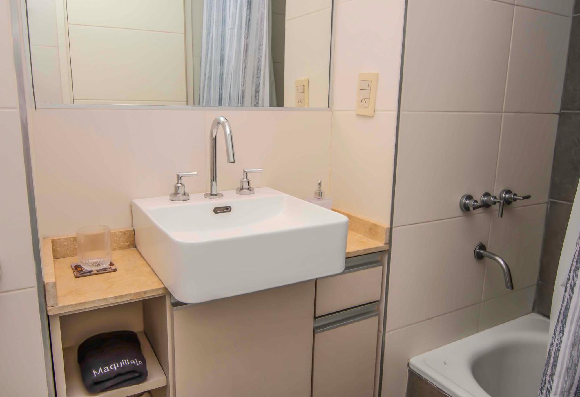 Departamento A Estrenar, En El Centro De La Ciudad, Cerca De Todo. Mendoza