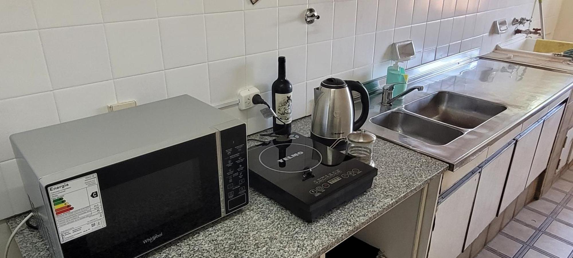 Es Montana, Paz Y Malbec *