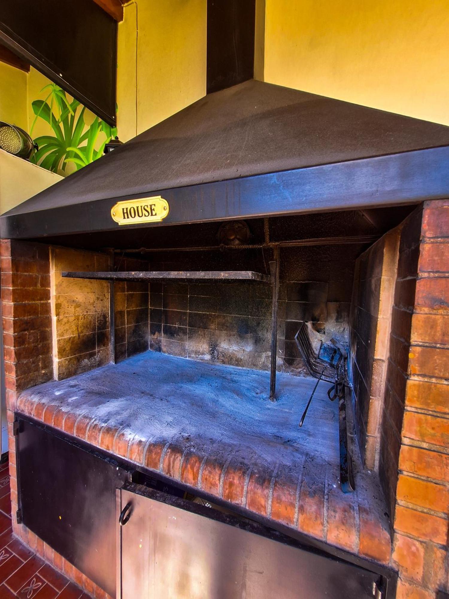 Fuxia House Hostal Mendoza