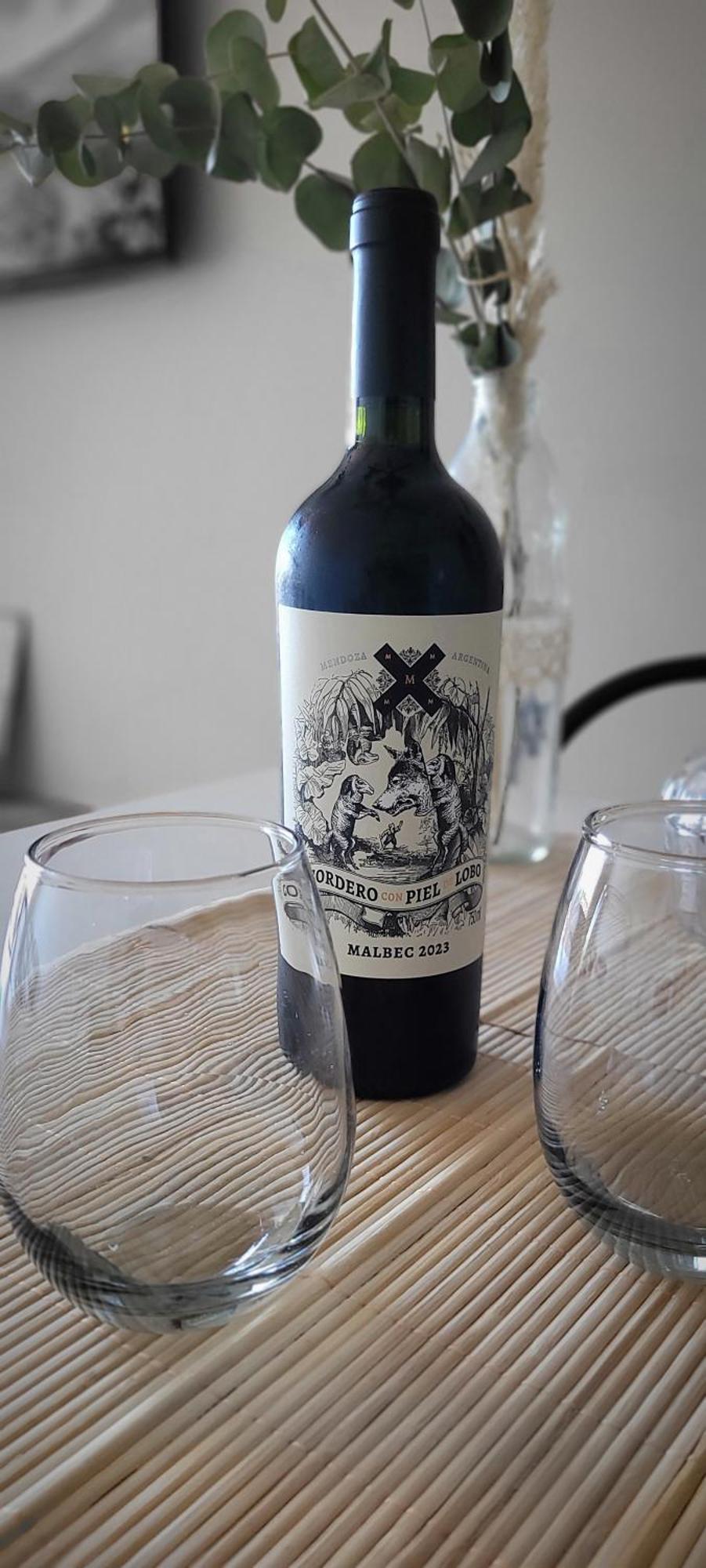 Es Montana, Paz Y Malbec