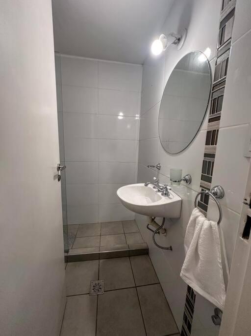 Departamento Peatonal Sarmiento Pleno Centro 3-4 Personas, Con Cochera Gratis ! * Mendoza