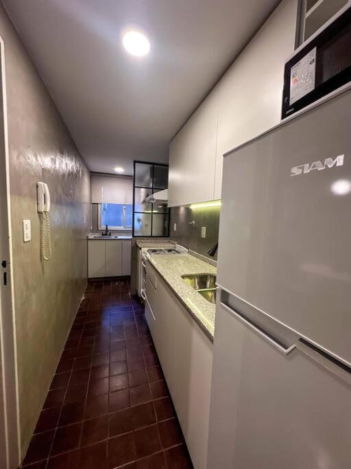 Departamento Peatonal Sarmiento Pleno Centro 3-4 Personas, Con Cochera Gratis !