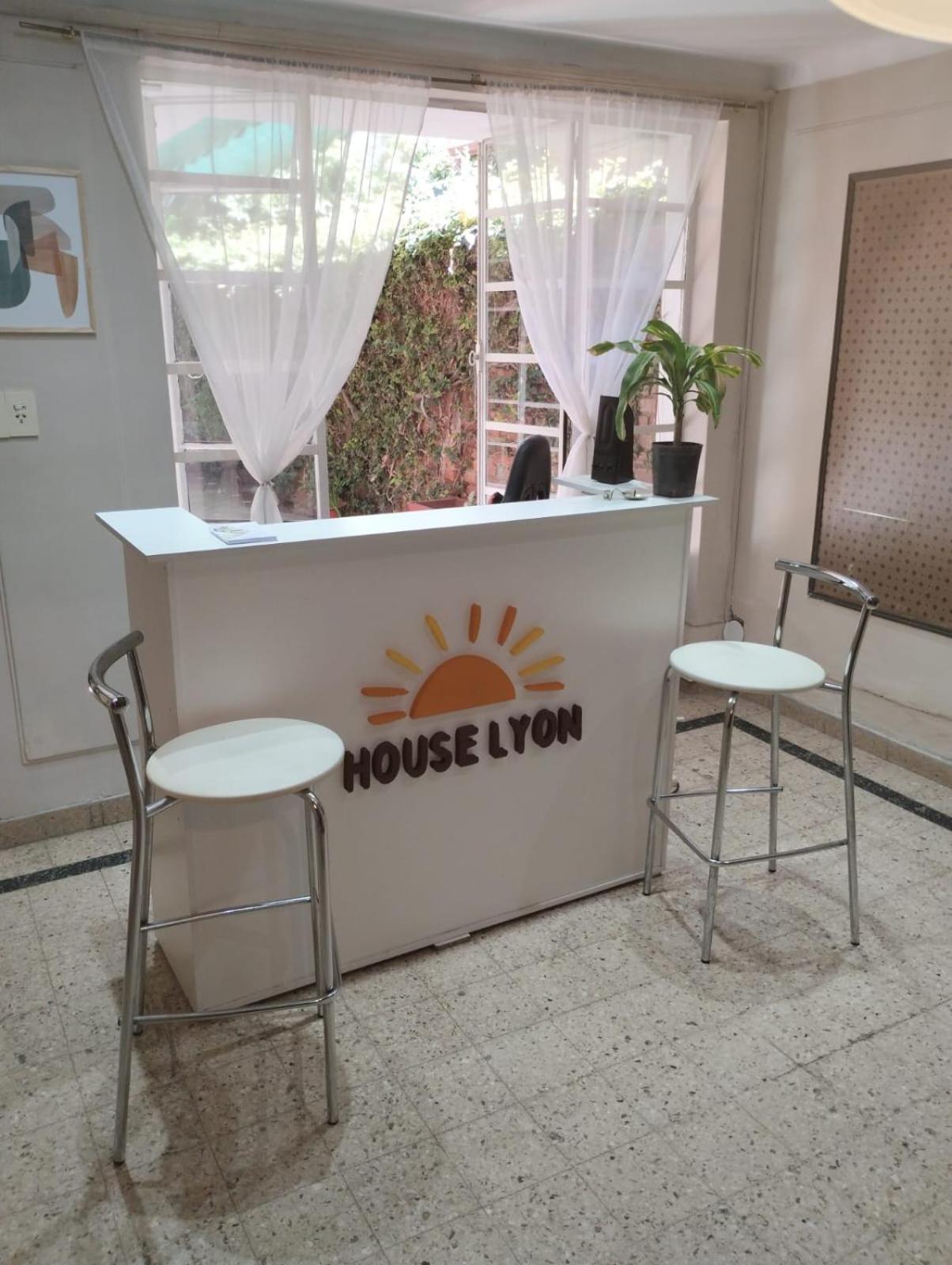 Houselyon * Mendoza