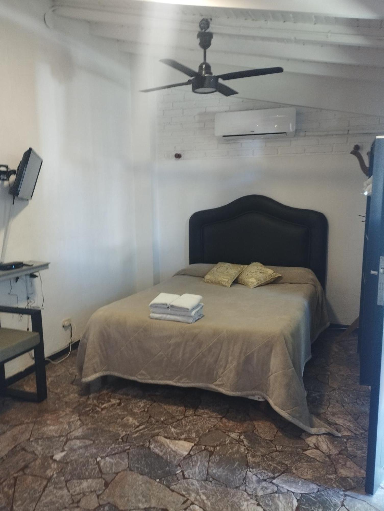 Disfruta Local Homestay *