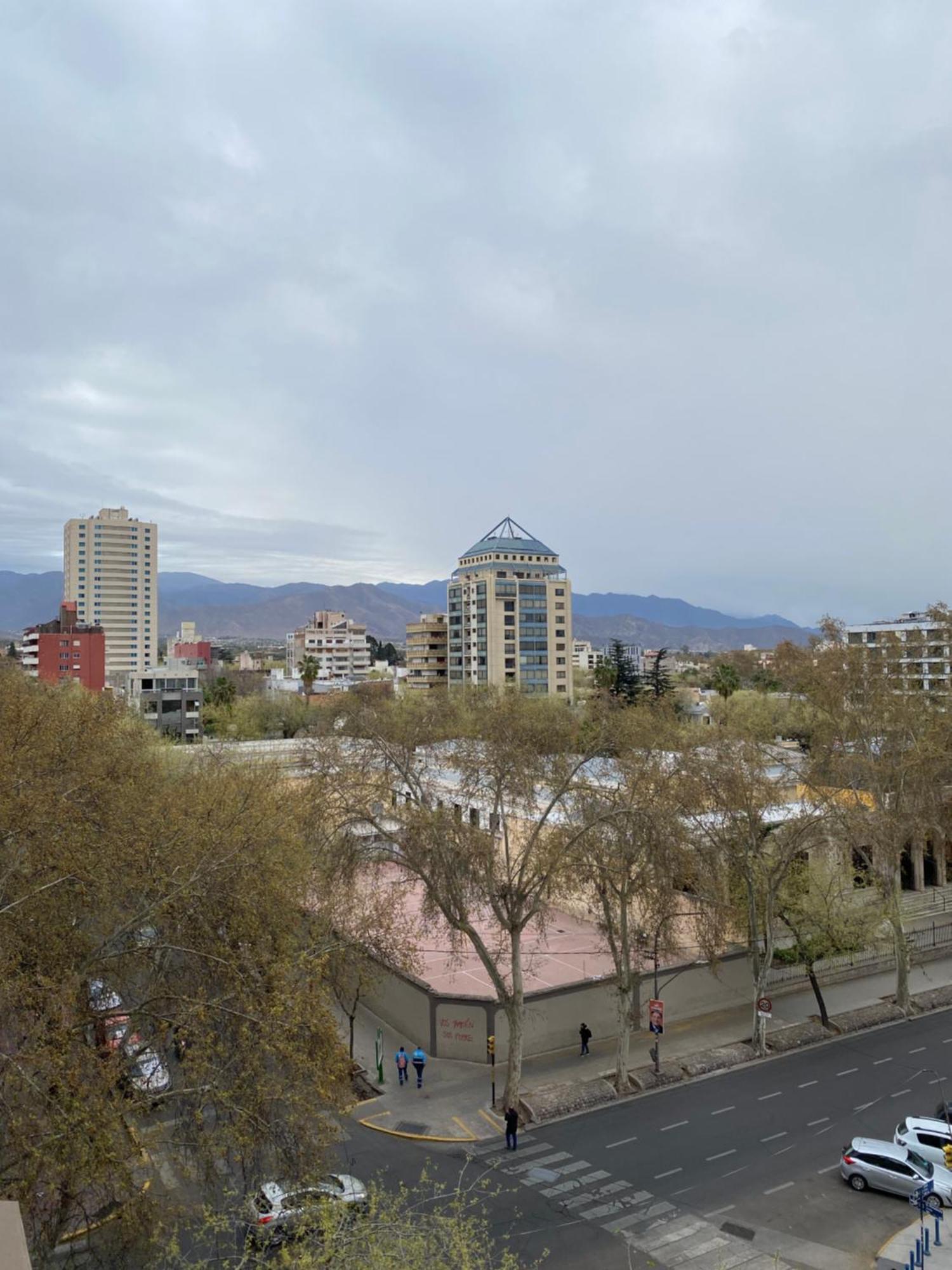Amplio, Moderno Y Centrico. Departamento En Plaza Independencia * Mendoza
