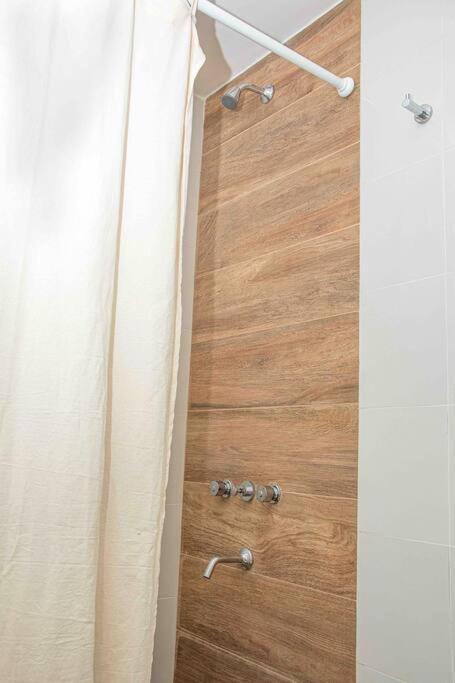 Casa Huesped V En El Corazon De La Ciudad, A Una Cuadra De Peatonal, Con Parking Privado A 100 Metros! Apartment Mendoza