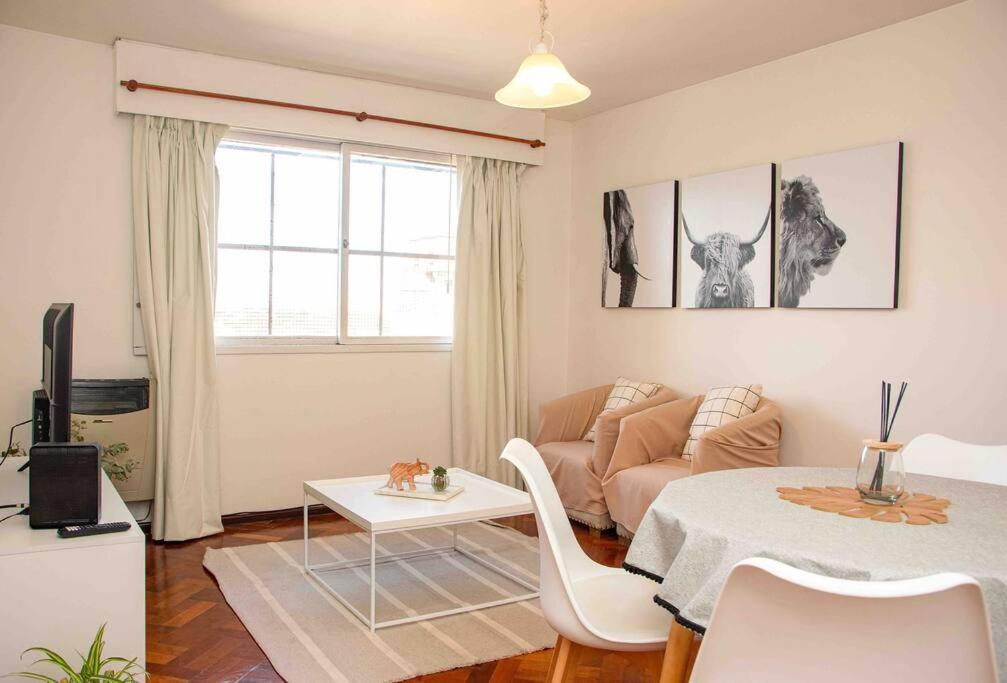 Casa Huesped V En El Corazon De La Ciudad, A Una Cuadra De Peatonal, Con Parking Privado A 100 Metros!
