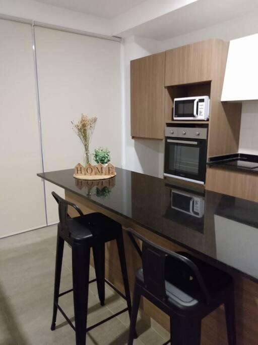 Hermoso Departamento Muy Bien Ubicado, Cercano Calle Aristides Apartamento