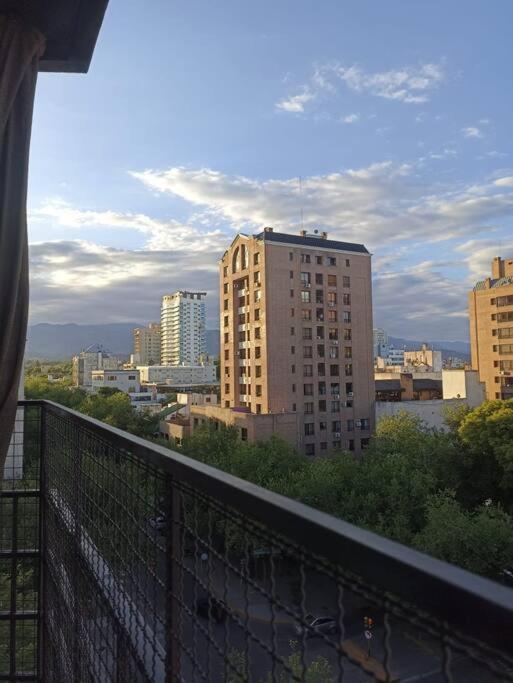 Apartamento Excelente Ubicacion En Av Colon, Balcon Y Cochera