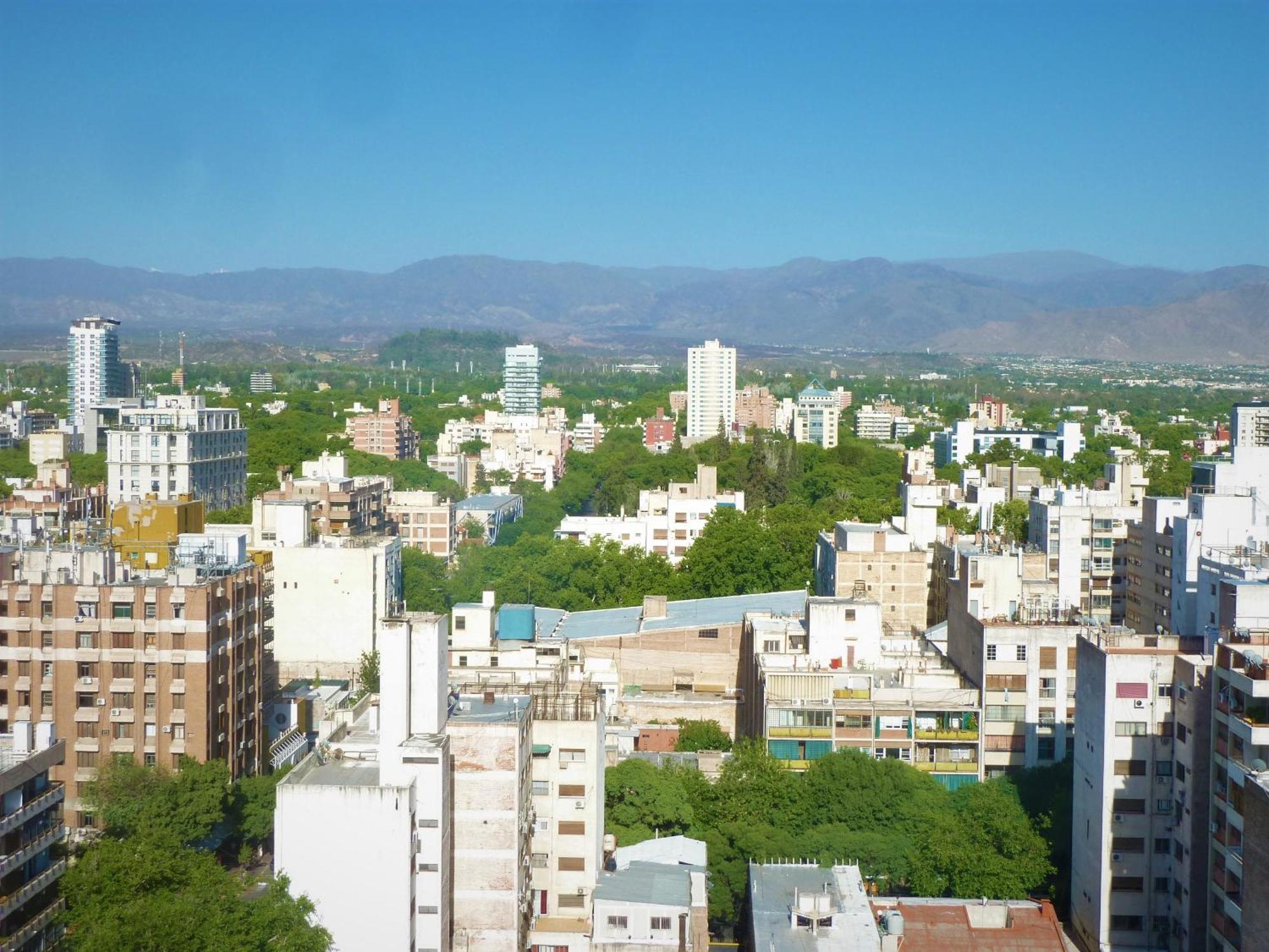 Depto Con Vista Panoramica A Metros De La Peatonal De * Mendoza