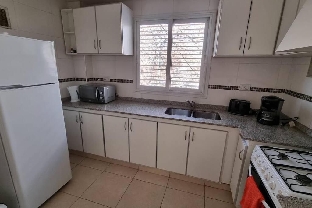 Apartment Depto Moderno Con Cochera, En La Mejor Zona De Mendoza