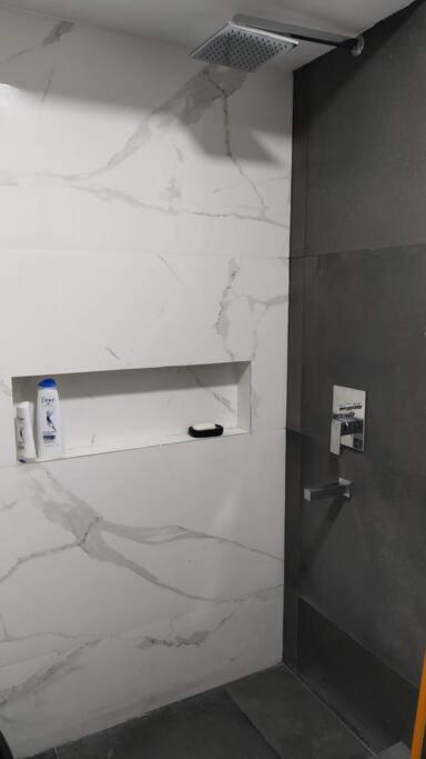 Apartamento Semipiso Centrico Con Hermosas Vistas De La Ciudad