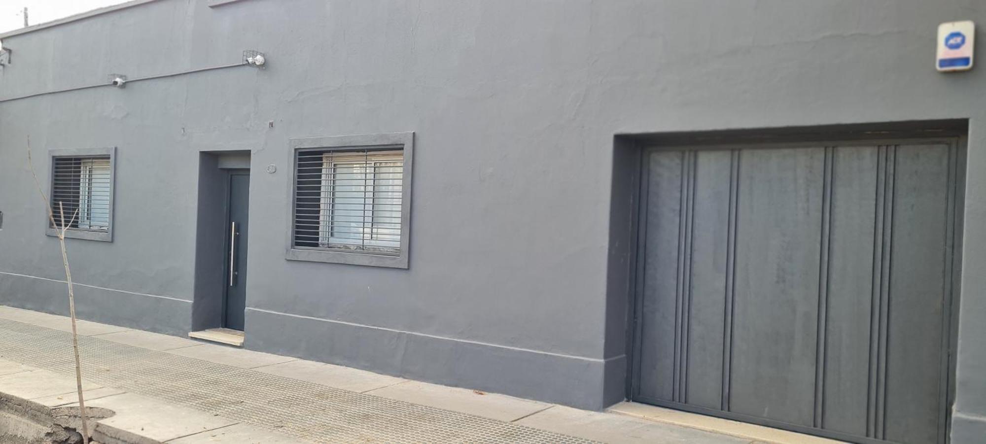 Casa Con Cochera Incluida *