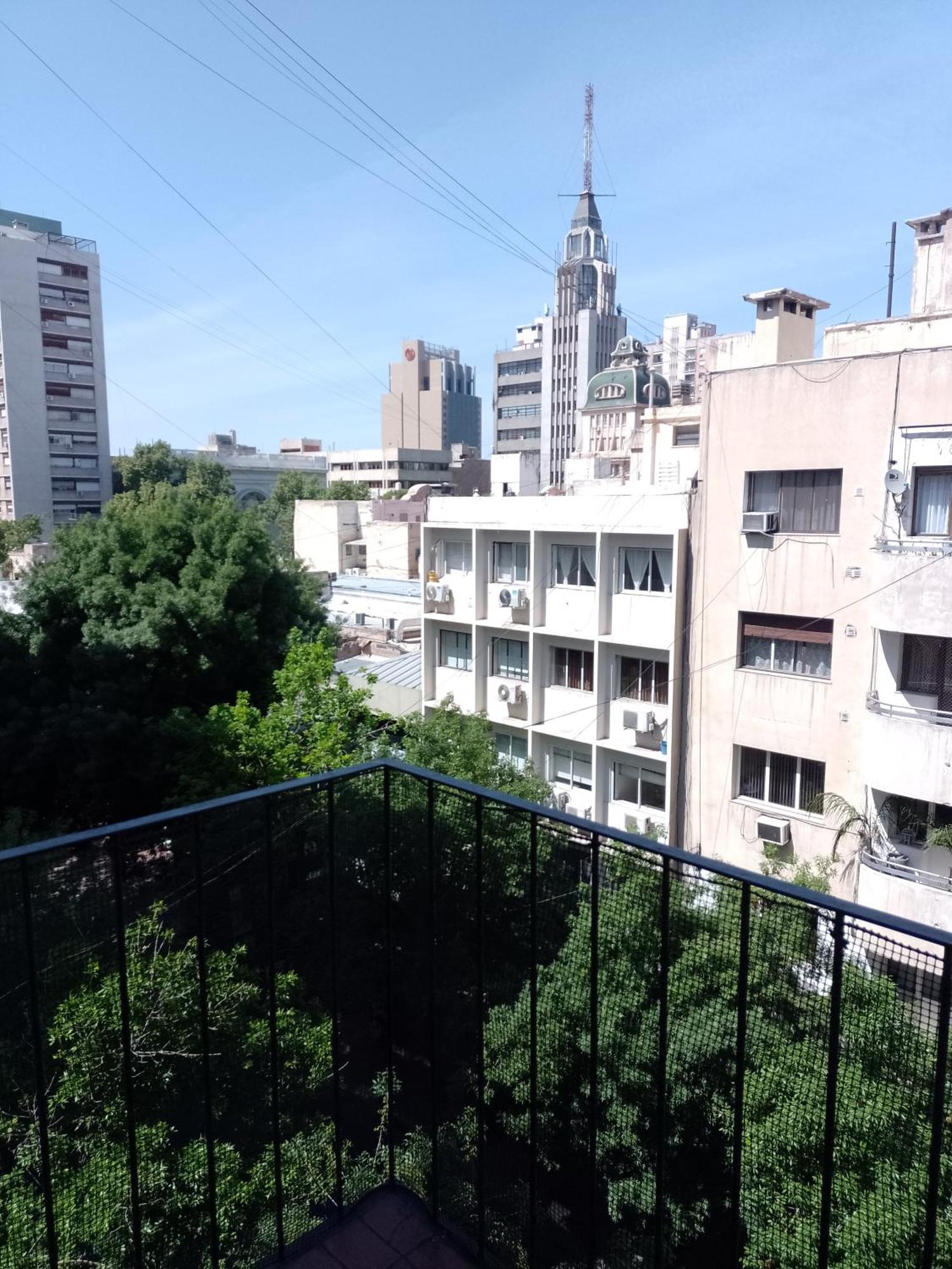 Departamento Amplio En La Mejor Zona De Mendoza. *