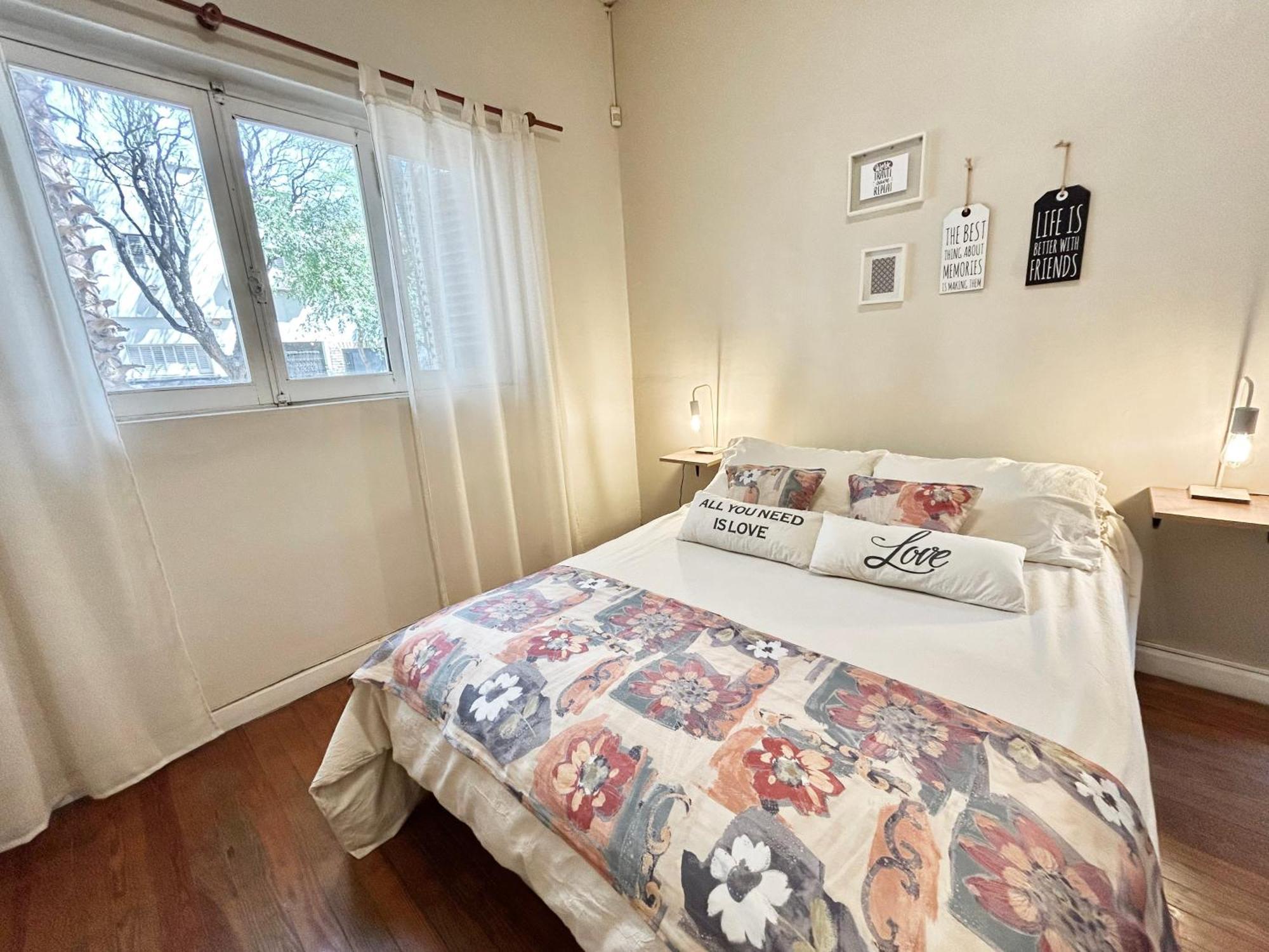 Casa Rosas En La Mejor Zona De Quinta Seccion * Mendoza